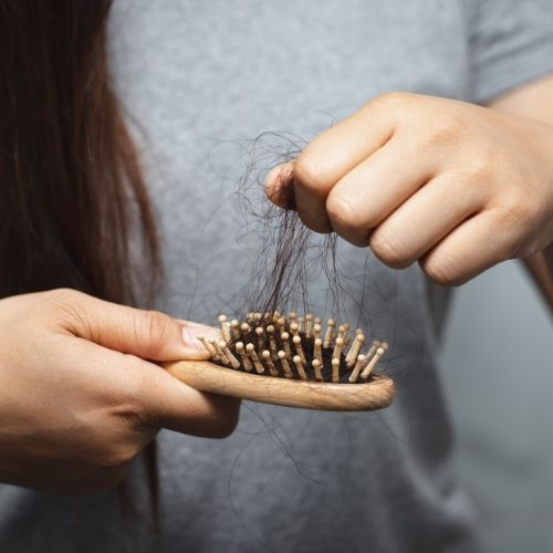La caduta dei capelli nelle donne... ecco la risposta.