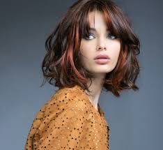 Scopri i tagli più trendy nel salone Crinihair, il taglio su misura per il tuo viso!